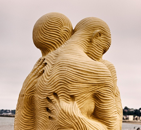 Embrace.SandSculpture