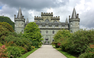 Inveraray_Castle_-_south-west_facade