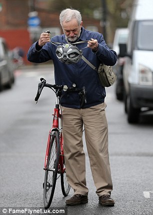 The fact that most Labour MPs can't stand Mr Corbyn isn't news. Next they'll be revealing to us that Ted Heath couldn't abide Margaret Thatcher