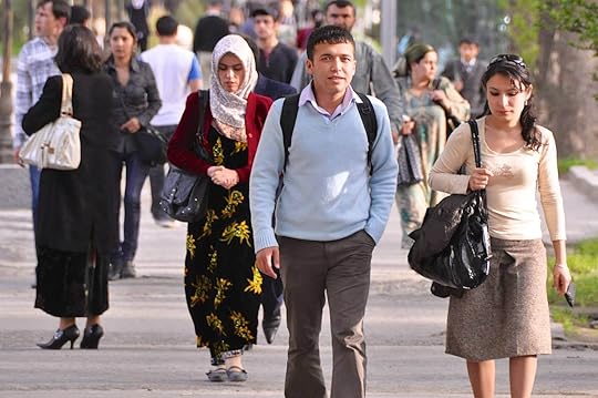 tajikstan-sidewalk-people-dushanbe