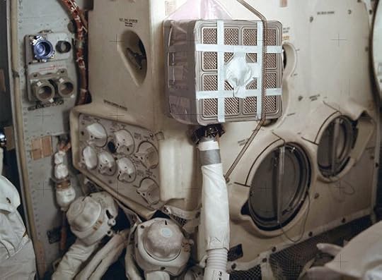 The “hacked” CO2 scrubber in the Apollo 13 module - hobbyspace.com