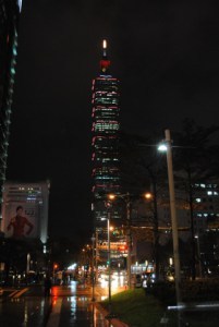 Taipei 101 is so grand even in the rain! 