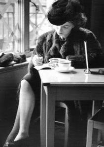 woman-writing-in-cafe_2