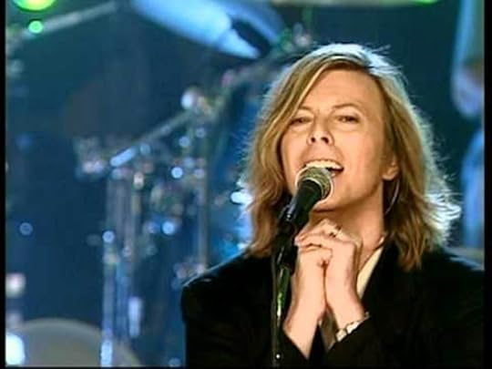 Bowie performs Ashes to Ashes in 2000