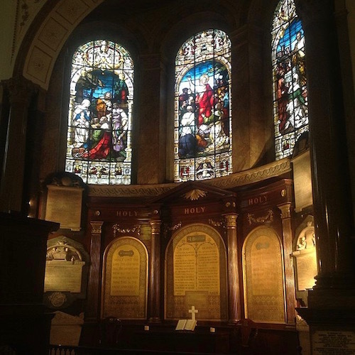 Wesley's_Chapel_altar.jpg