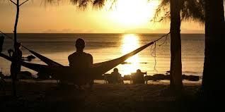 Aquamarin people enjoy beach: 