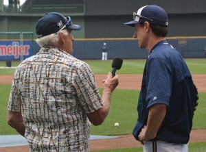 Bob Uecker interviewing Craig Counsell at Miller Park (Photo by Dirk Lammers)