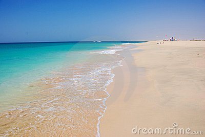 beach-santa-maria-sal-island-cape-verde-9043152