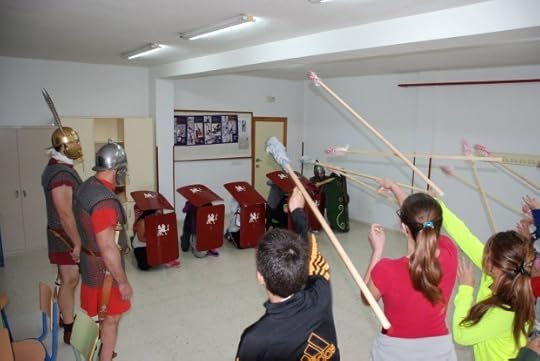 Taller de legionarios organizado en colegios por el grupo de recreación del Certamen Internacional Ciudad de Úbeda