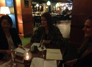 På Hotel Grand Central med anteckningsblocken i högsta hugg