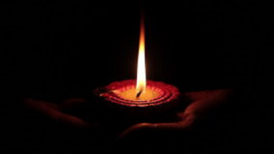 hands candle