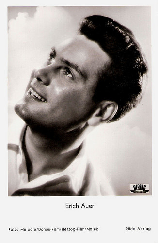 Erich Auer in Der erste Kuss (1954)