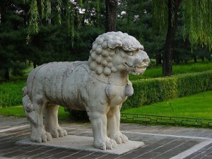 640px-StandingMingLion