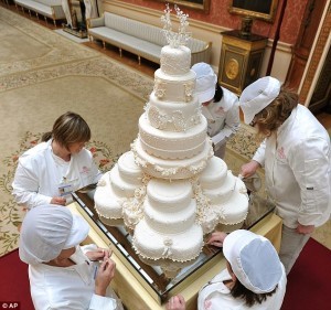 http://www.dailymail.co.uk/news/article-1381944/Royal-Wedding-cake-Kate-Middleton-requested-8-tiers-decorated-900-flowers.html