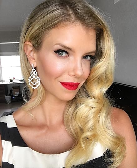nikki-sharp-golden-globes-hearts-on-fire