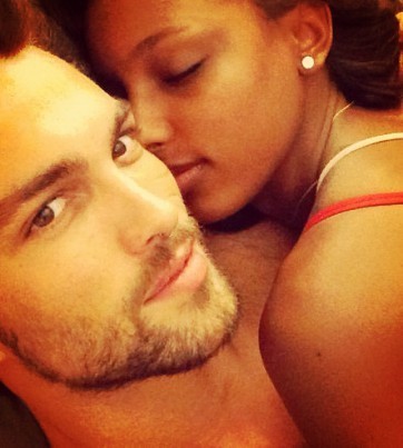  photo tumblr_mhl63uA0LF1rswguio1_500_zpsokxu0hxi.jpg