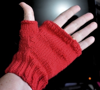 Fingerless-mitt-thumb1