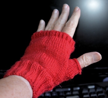 Fingerless-mitt-thumb2