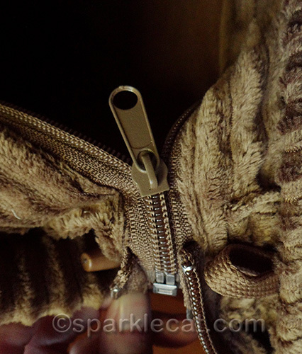 Zipper that joins the Neko Pawdz tunnels