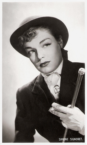 Simone Signoret in Manèges (1950)