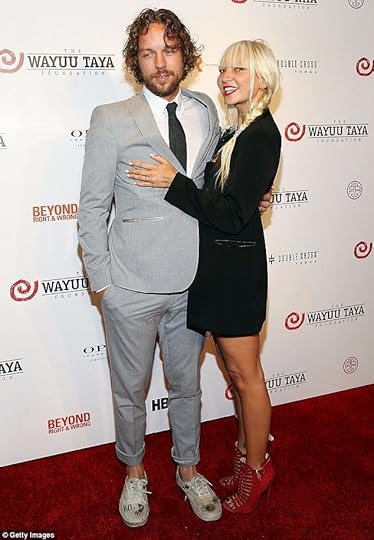 258612B200000578-2946583-Settled_down_Sia_is_said_to_have_wed_American_documentary_maker_-a-24_1423531072719