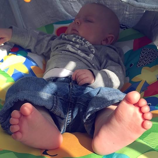 Baby toes