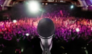 Microphone-and-concert-crowd