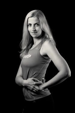 janika_250x375