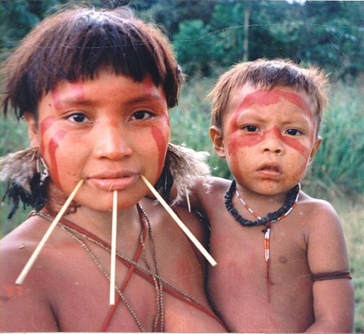512px-Yanomami_Woman_&_Child