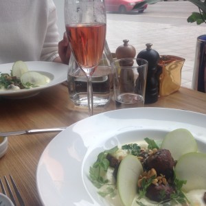 Vi åt kastanje-gnudis (jag har fått dille på dem), pratade massor och konstaterade att vi hade det pretty bra.