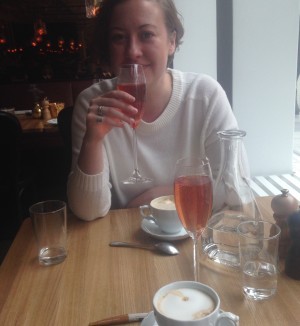 Sen drack vi kaffe och mer bubbel och jag var rätt tipsy när jag gick vidare.