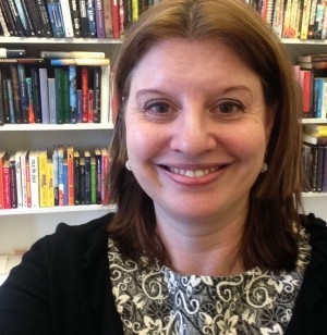 Glad romance-drottning. Fick fenomenal respons av fenomenal förläggare. Så himla roligt. Nu ska jag redigera i två månader. Fast först ska jag sova ruset av mig. (jag bara skoja)