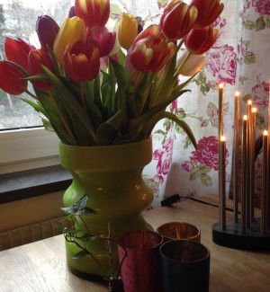 Tulpanerna jag köpte i fredags. Visst är de fina?