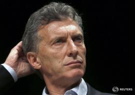 Mauricio Macri, Buenos Aires' City Mayor and presidential candidate for the Cambiemos (Let's Change) alliance, ponders on a question during a news conference in Buenos Aires, November 10, 2015. Challenger Macri took the lead in Argentina's presidential election race against his ruling party rival, Daniel Scioli, a poll showed last Sunday, two weeks before the November 22 run-off vote. REUTERS/Enrique Marcarian - RTS6D46