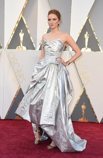 lily-cole-2016-academy-awards-red-carpet