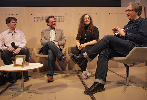 Closing panel