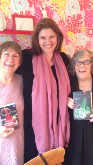 Emily och Greta-Stina som båda läst alla mina böcker. Fint va?