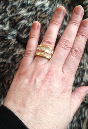 Det blev den här. Den glänser så mycket att den är svår att fota.