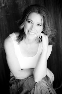 MediaKit_AuthorPhoto_InHisKeeping