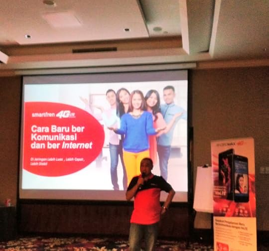Pak Munir dari Smartfren sedang menjelaskan tentang teknologi VoLTE