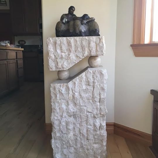 statue