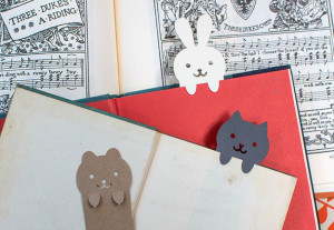 These are so cute and springy :) Instructions here: https://liagriffith.com/diy-papercut-animal-bookmarks/