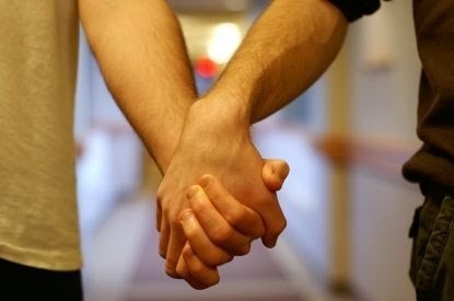  photo holding-hands-s600x600_zpssxooegwy.jpg