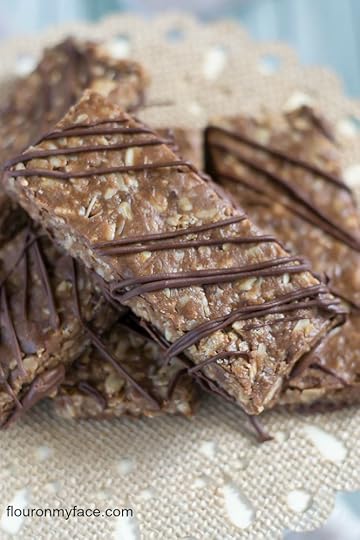 Homemade Peanut Butter and CHocolate Chip Breakfast Bars recipe via flouronmyface.com