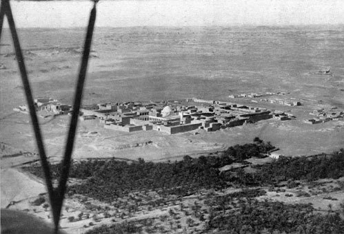 Aerial view of the village of Giarabub (Ministry of War Office Propaganda, Rome 1941).