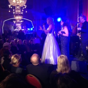 Maria Wells på scen, med sin kör The Vocalettes - helt otrolig underhållning