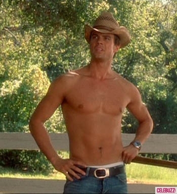 josh_duhamel_shirtless-1987-350x384