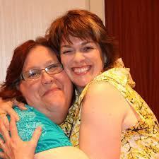 Kim Castillo on the left. Famous authors wuvs her.