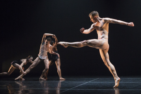 Stephen Petronio Company in “MiddleSexGorge” Pictured L-R: Davalois Fearon, Jaqlin Medlock, Joshua Tuason (in back), Nicholas Sciscione, Emily Stone. Photo: Yi-Chun Wu