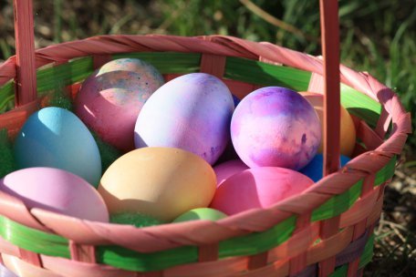 colored-eggs-in-easter-basket